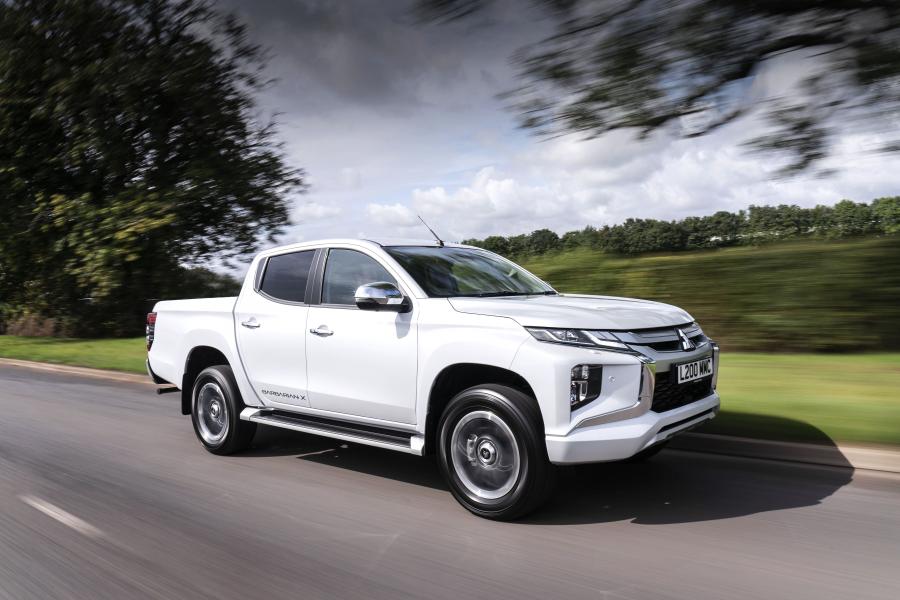  Mitsubishi L200 Barbarian X Double Cab 2019 года  (UK) (фото 9 из 40)
